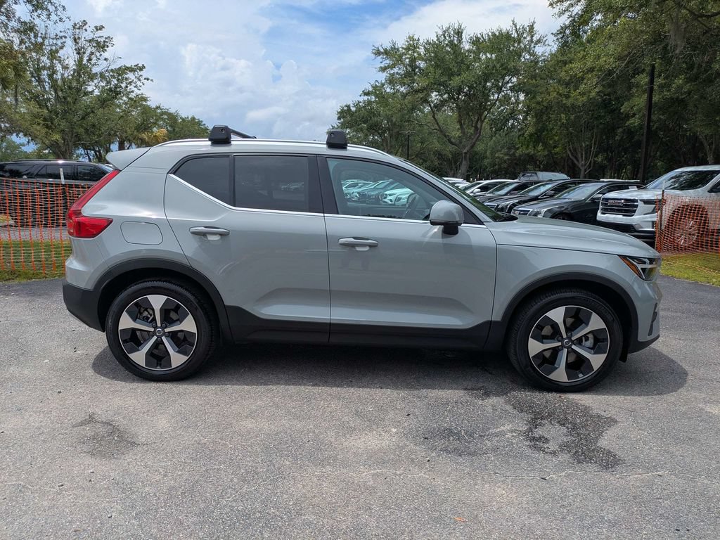 Used 2025 Volvo XC40 B5 Core w/ Protection Package Premier AWD/4WD image 3