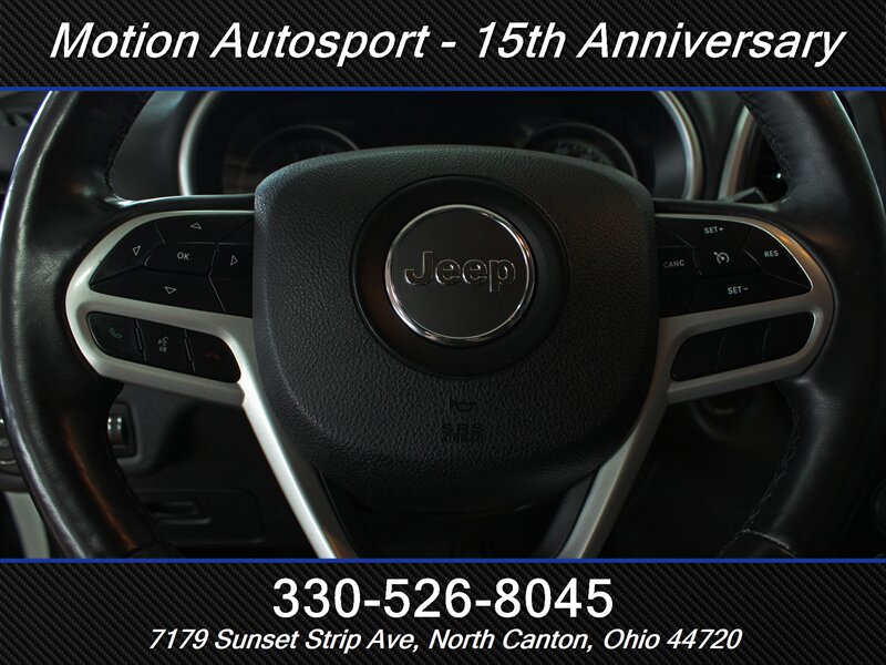 Used 2017 Jeep Cherokee Trailhawk AWD/4WD image 13