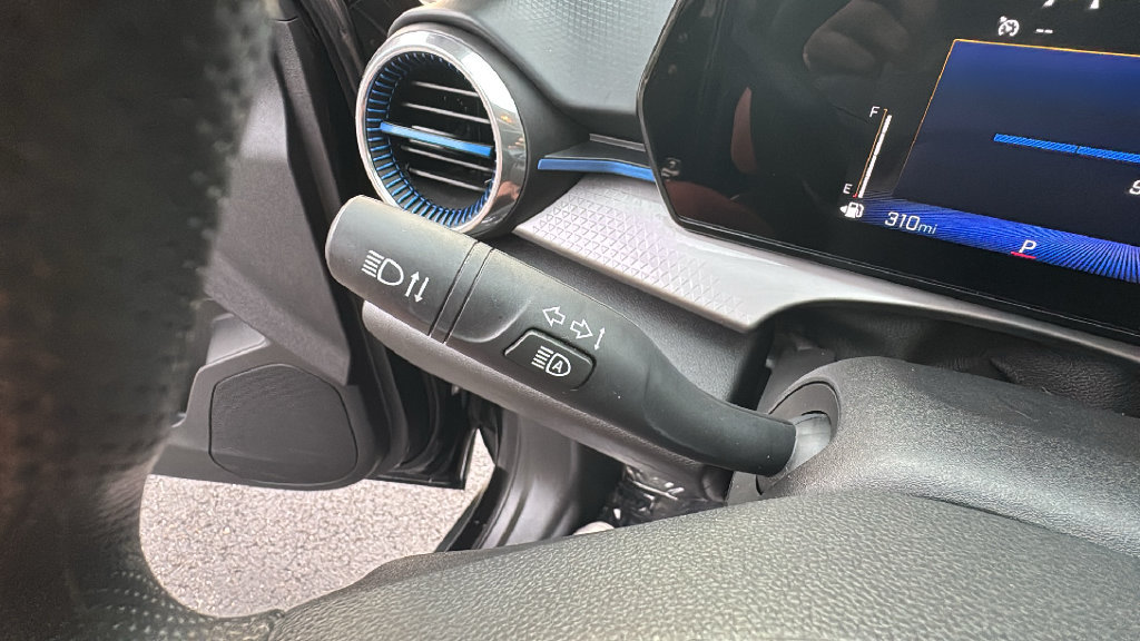 Used 2025 Chevrolet Trax LT FWD image 16