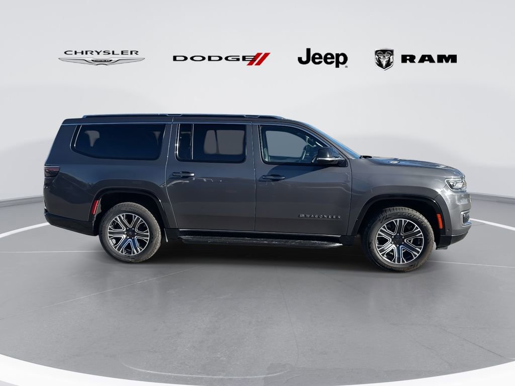 Used 2024 Jeep Wagoneer L Series II w/ Flexible Seating Group RWD image 2