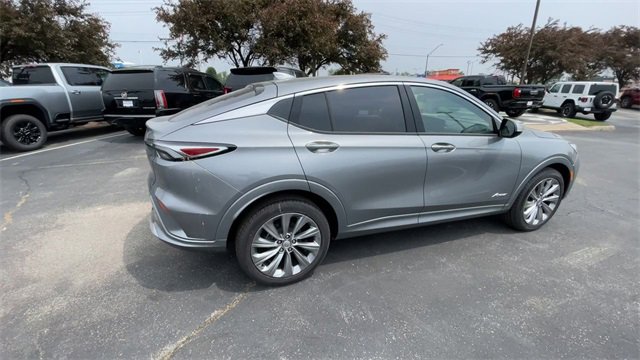 New 2025 Buick Envista Avenir image 2
