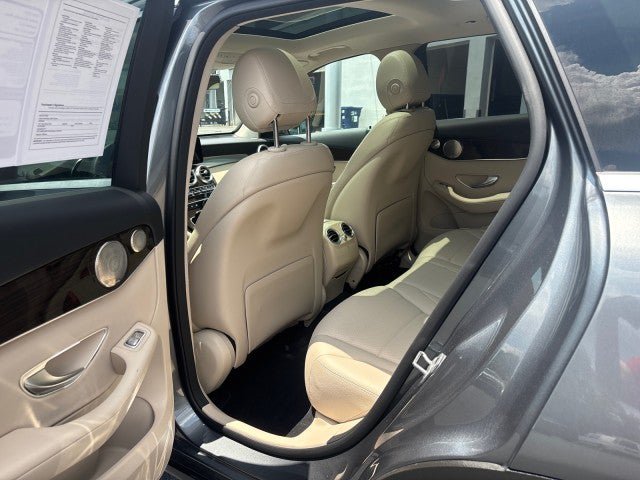 Used 2021 Mercedes-Benz GLC 300 4MATIC image 38