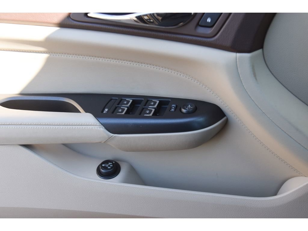 Used 2014 Cadillac SRX Luxury w/ Driver Awareness Package image 27