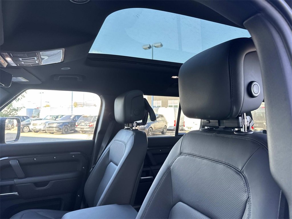 New 2025 Land Rover Defender 130 S image 19