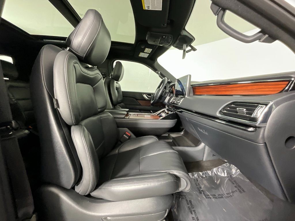 Used 2024 Lincoln Navigator Premiere image 19
