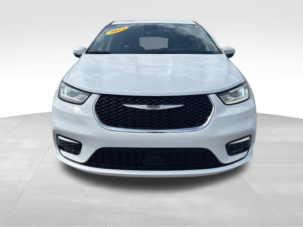 Used 2023 Chrysler Pacifica Touring-L image 5