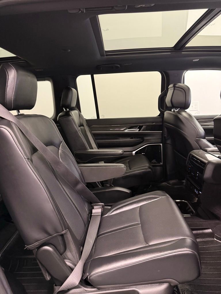 Used 2022 Jeep Wagoneer Series III w/ Premium Group I image 16