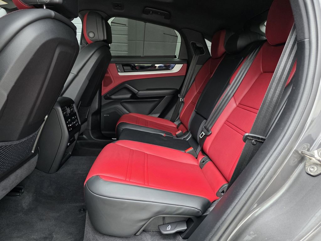 Certified 2025 Porsche Cayenne Coupe image 22