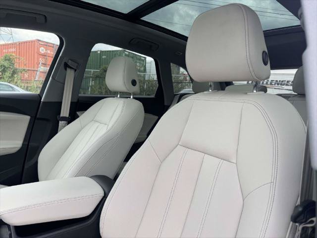 Used 2025 Audi Q5 Premium w/ Convenience Package AWD/4WD image 27
