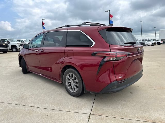 Used 2021 Toyota Sienna XLE AWD/4WD image 5