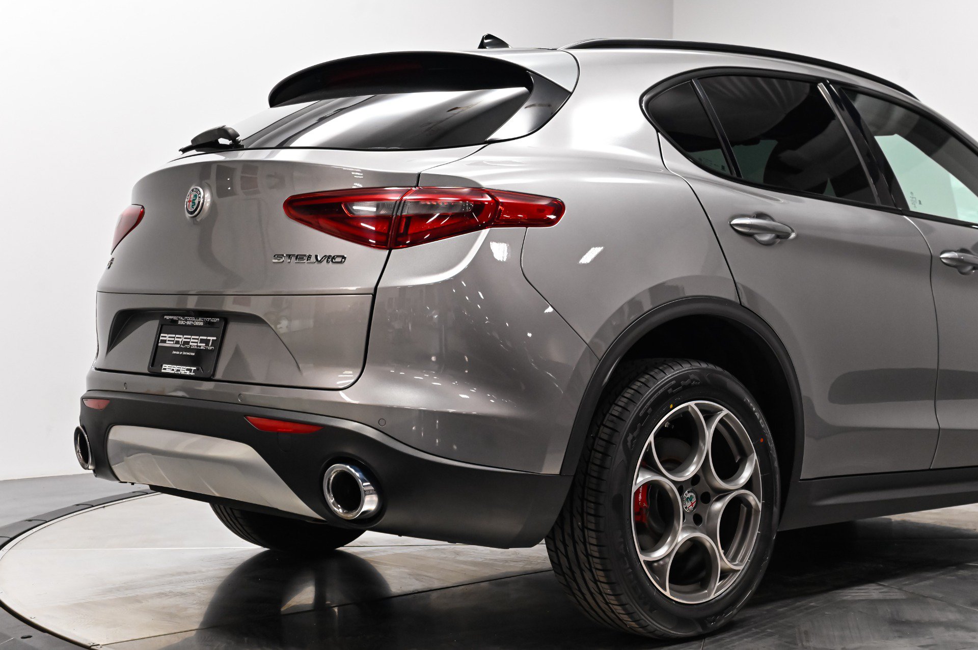 Used 2018 Alfa Romeo Stelvio Sport w/ Quick Order Package 22J Sport AWD/4WD image 29