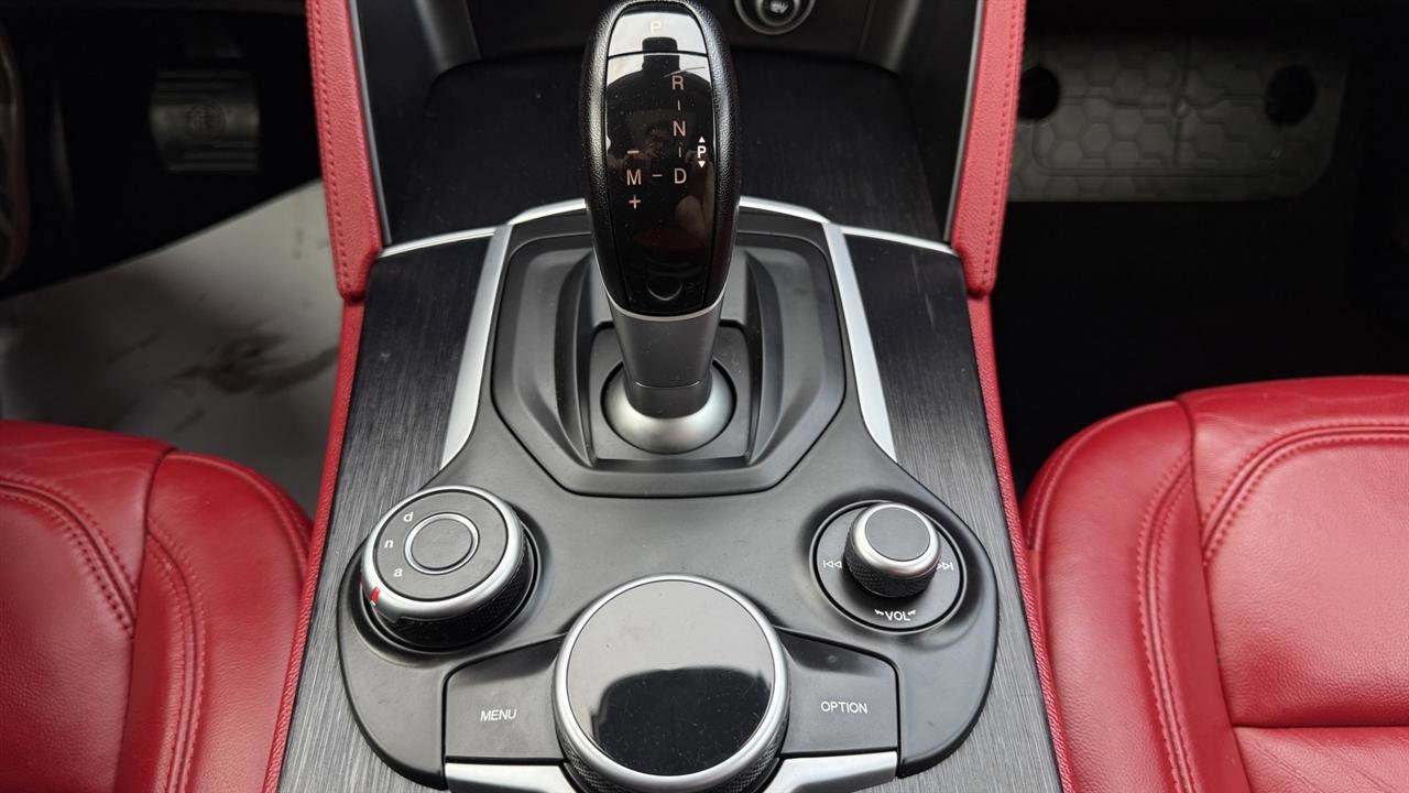 Used 2019 Alfa Romeo Stelvio AWD image 53
