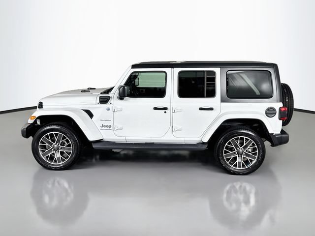 Used 2023 Jeep Wrangler Unlimited Sahara w/ Cold Weather Group AWD/4WD image 11