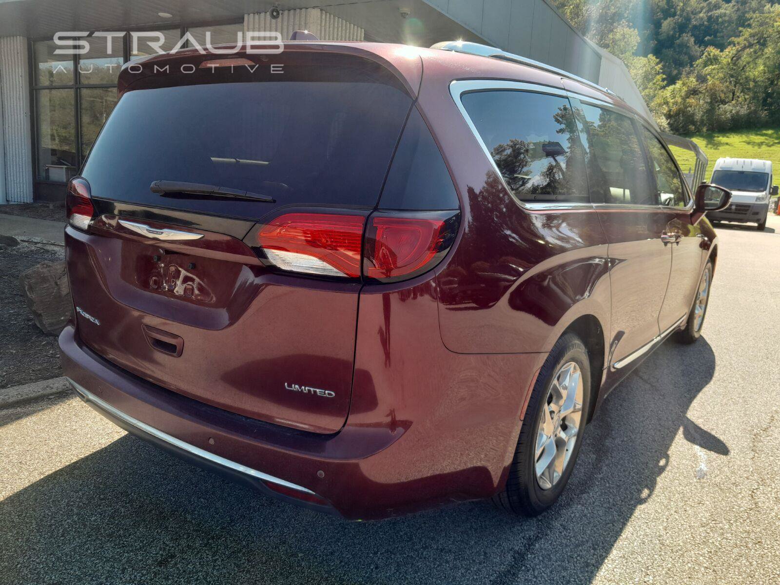 Used 2019 Chrysler Pacifica Limited FWD image 8
