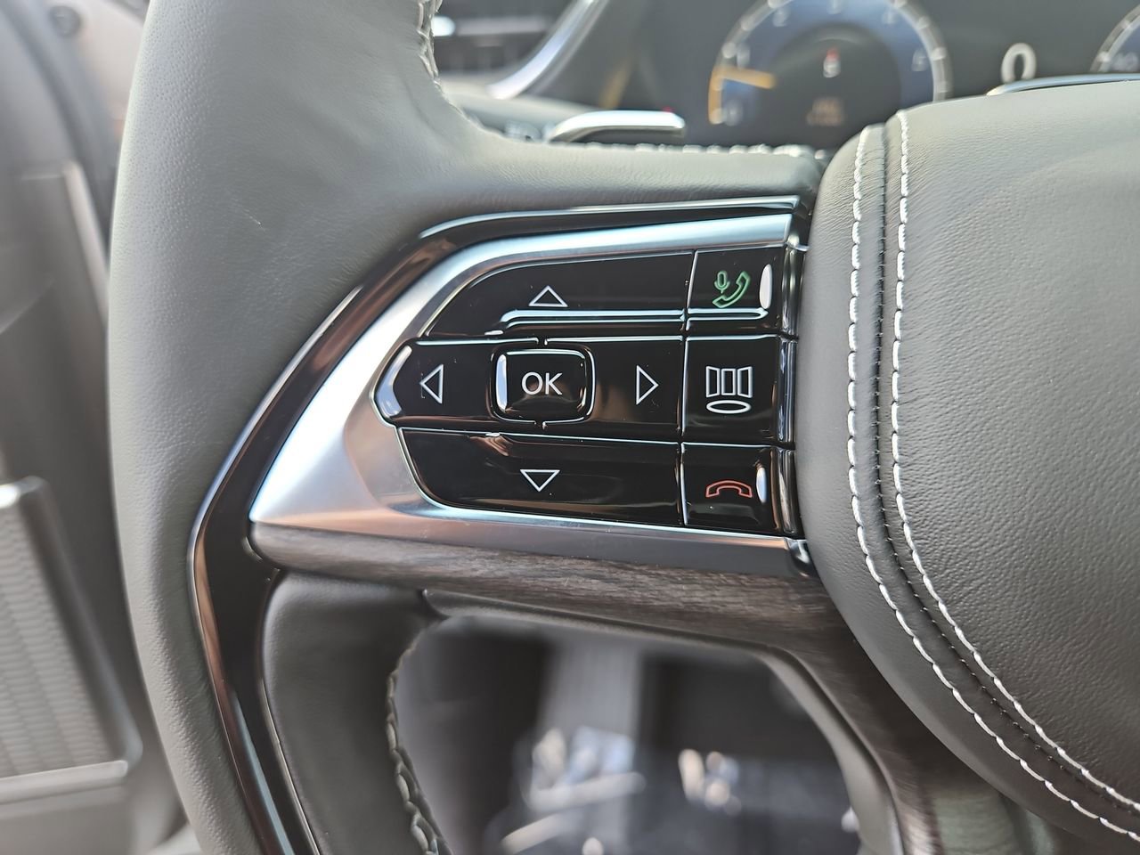 New 2025 Jeep Grand Cherokee Overland w/ Adv Protech Group III image 30