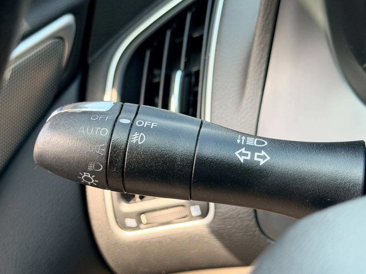 Used 2015 INFINITI Q50 Premium w/ Navigation Package image 28