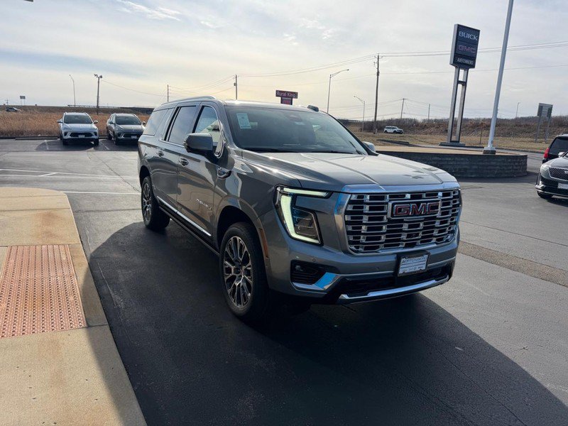 New 2026 GMC Yukon XL Denali w/ Sun & Power Step Package AWD/4WD image 4