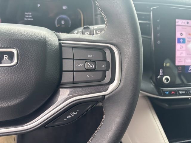 Used 2022 Jeep Wagoneer Series I w/ Premium Group I AWD/4WD image 34