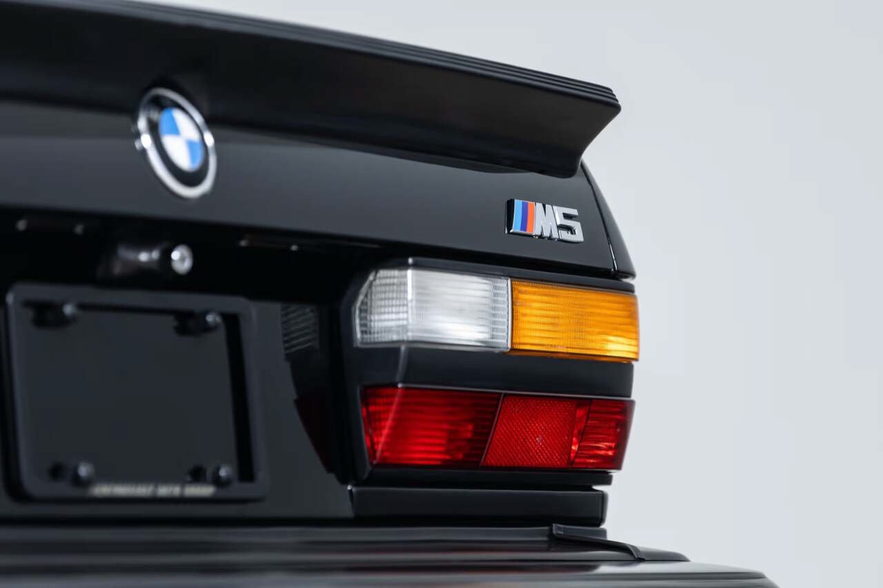 Used 1988 BMW M5 RWD image 17