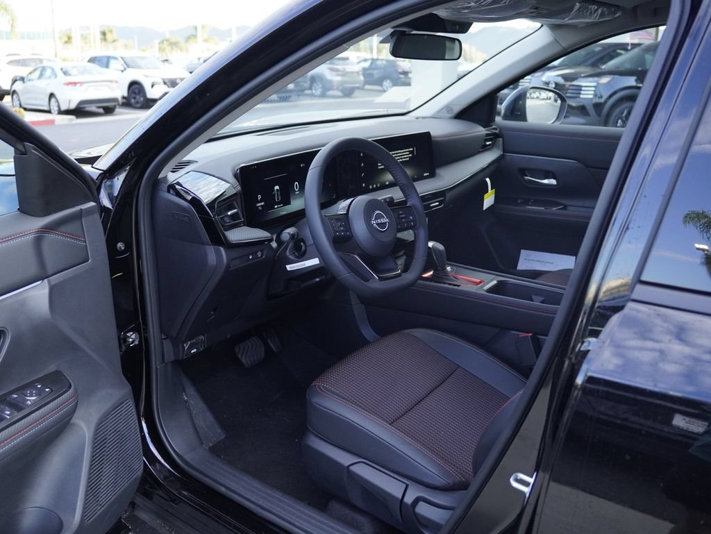 New 2026 Nissan Kicks SR FWD image 24