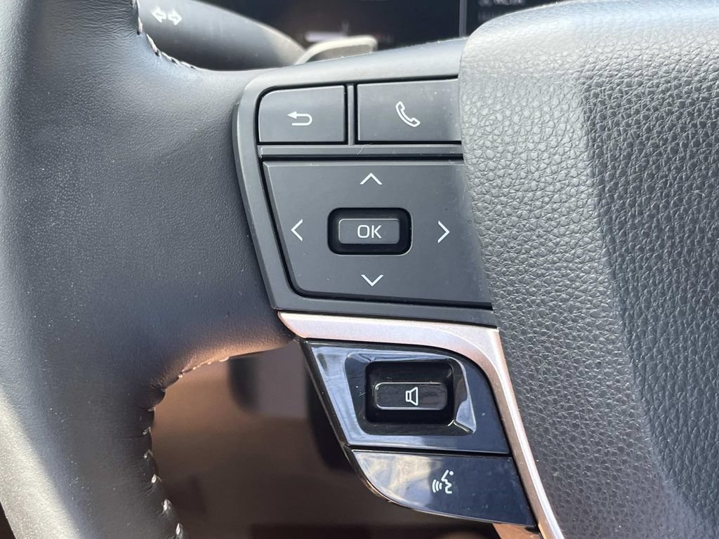 Used 2025 Toyota Crown Signia AWD/4WD image 39
