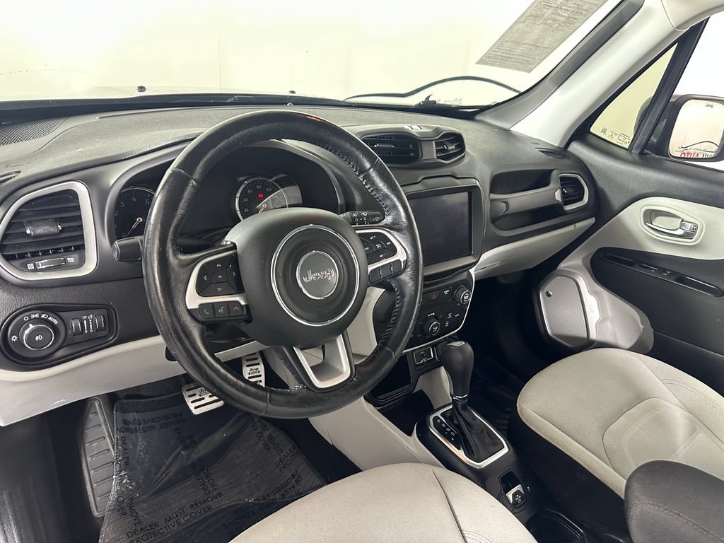 Used 2019 Jeep Renegade Latitude w/ UConnect 8.4 Nav Group FWD image 16