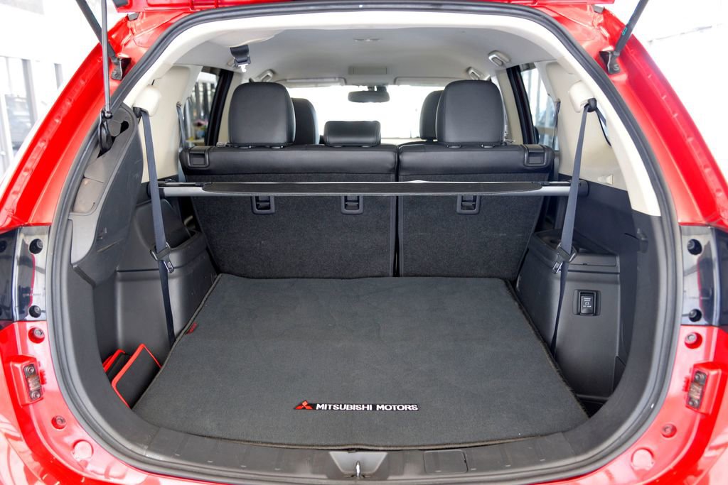 Used 2018 Mitsubishi Outlander SEL image 30