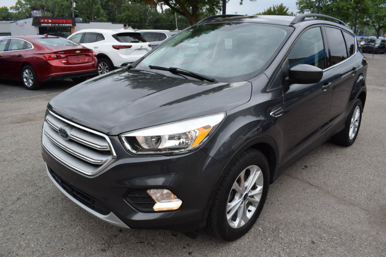 Used 2018 Ford Escape SE FWD image 2