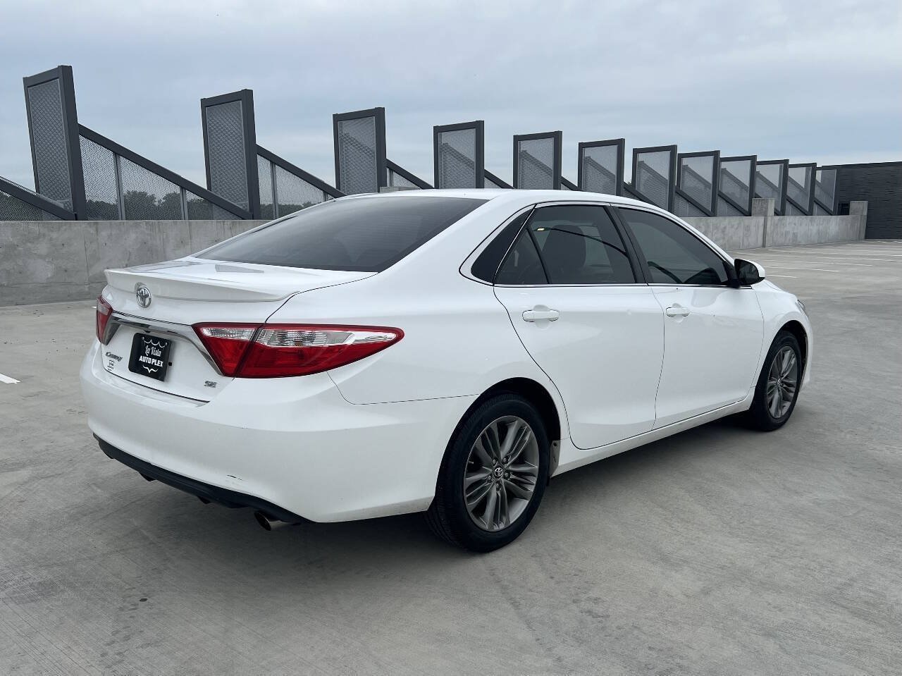Used 2017 Toyota Camry SE FWD image 7