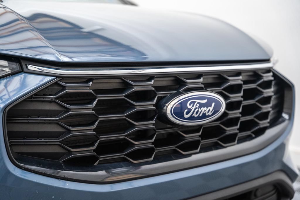 Certified 2025 Ford Escape ST-Line AWD/4WD image 11
