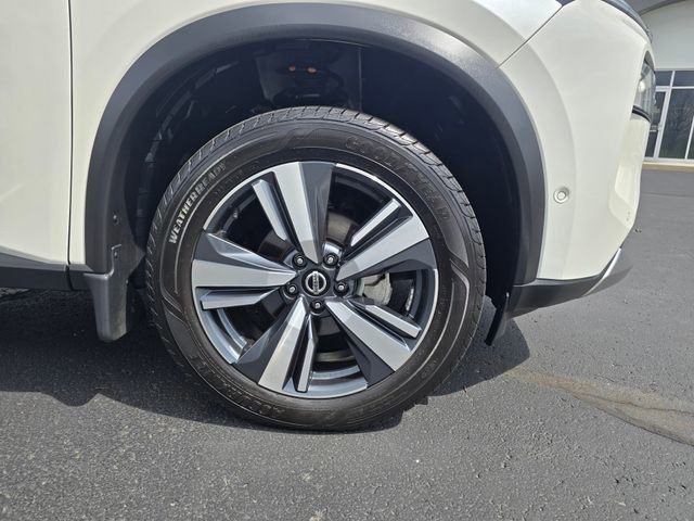 Used 2021 Nissan Rogue Platinum image 2