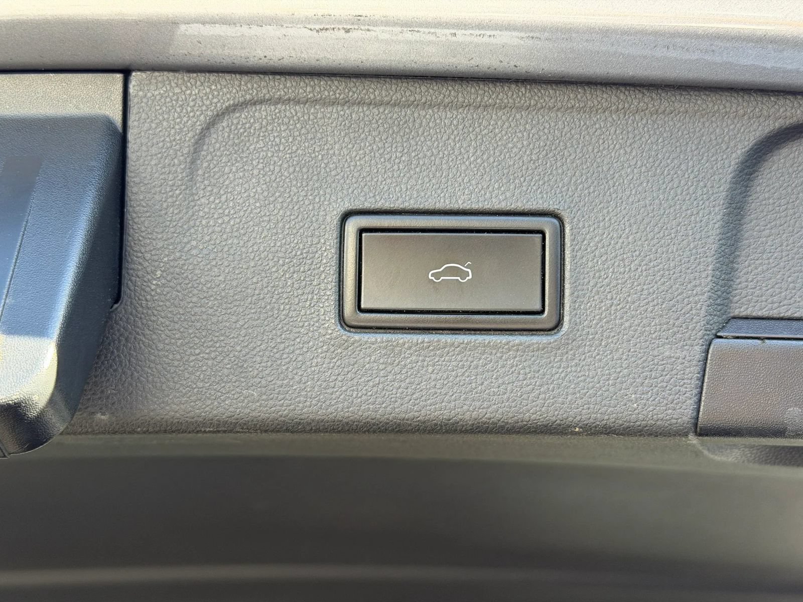 Used 2021 Volkswagen Atlas SE w/ Panoramic Sunroof Package FWD image 18
