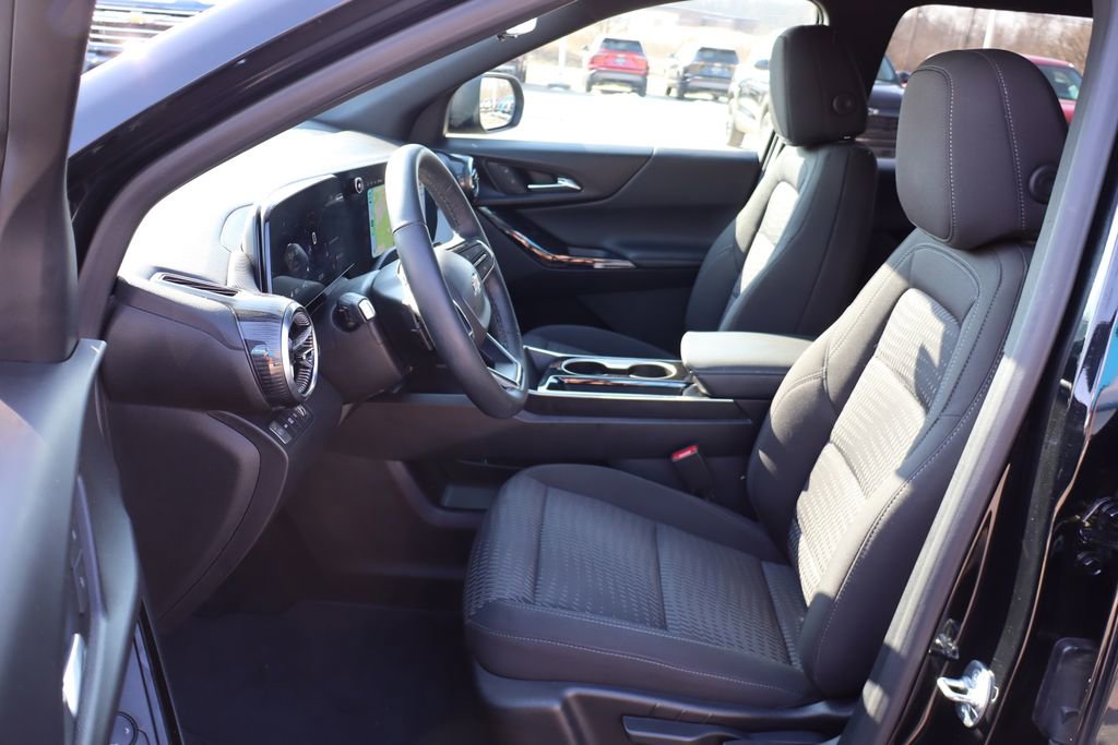 Used 2025 Chevrolet Equinox LT w/ Safety and Technology Package image 10