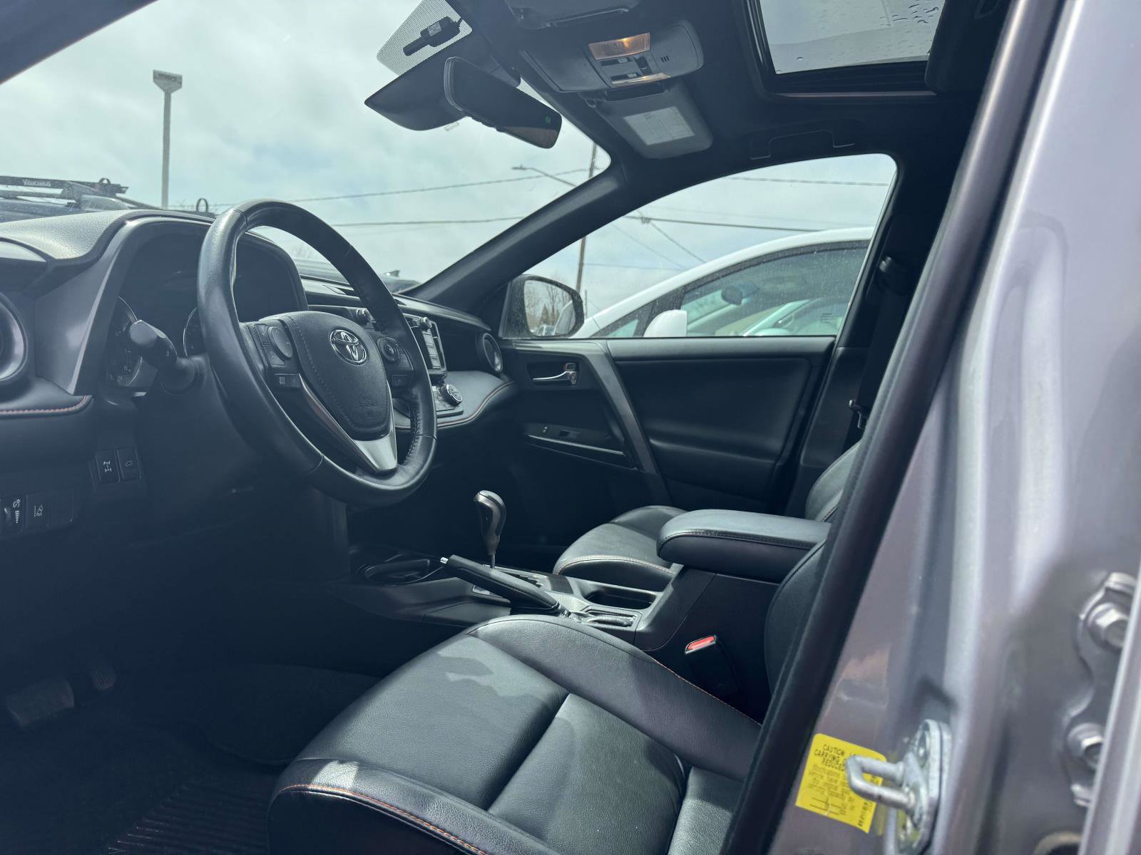 Used 2018 Toyota RAV4 SE w/ Power Extra Value Package AWD/4WD image 12