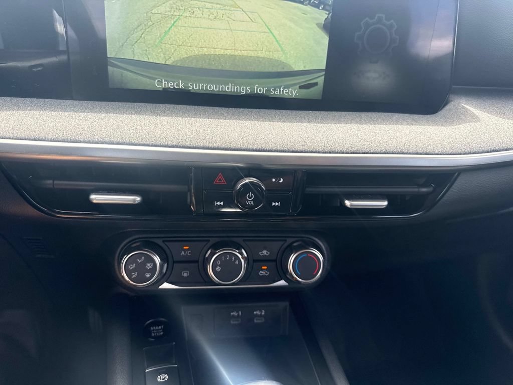 Used 2025 Nissan Kicks SV FWD image 21