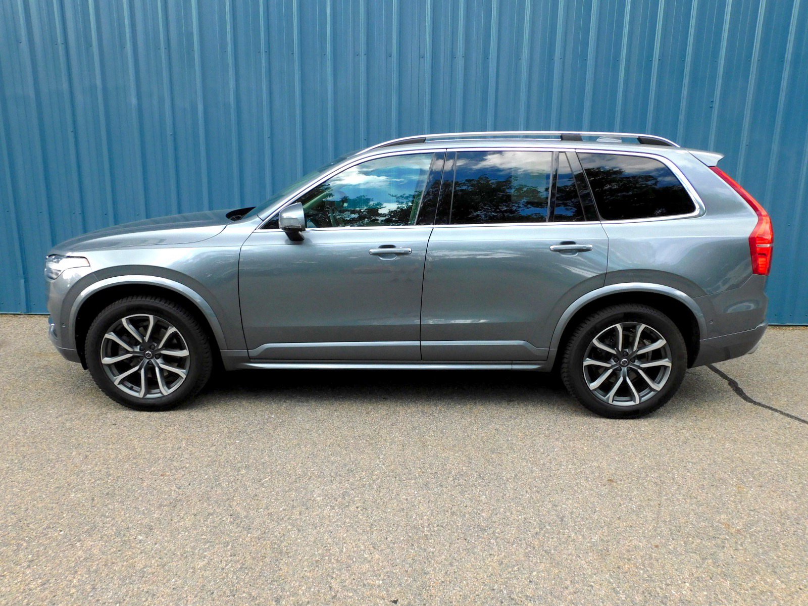 Used 2019 Volvo XC90 T6 Momentum w/ Advanced Package AWD/4WD image 2