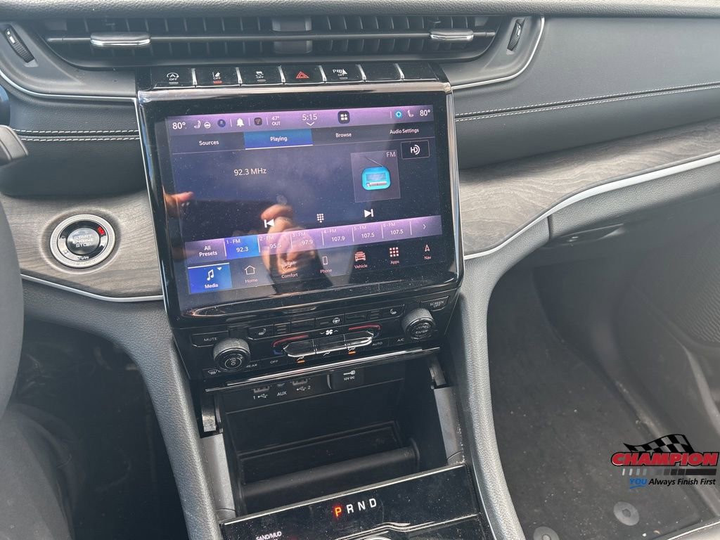 Used 2025 Jeep Grand Cherokee Limited w/ Black Appearance Package image 16