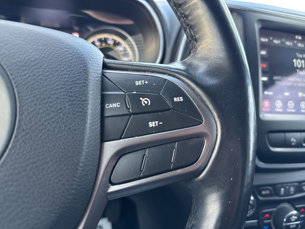 Used 2021 Jeep Cherokee Latitude Lux w/ Comfort/Convenience Group AWD/4WD image 16