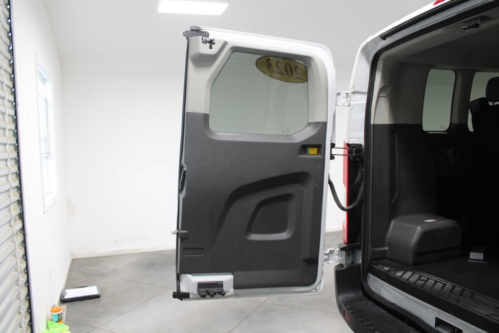 Used 2023 Ford Transit 350 XLT image 19