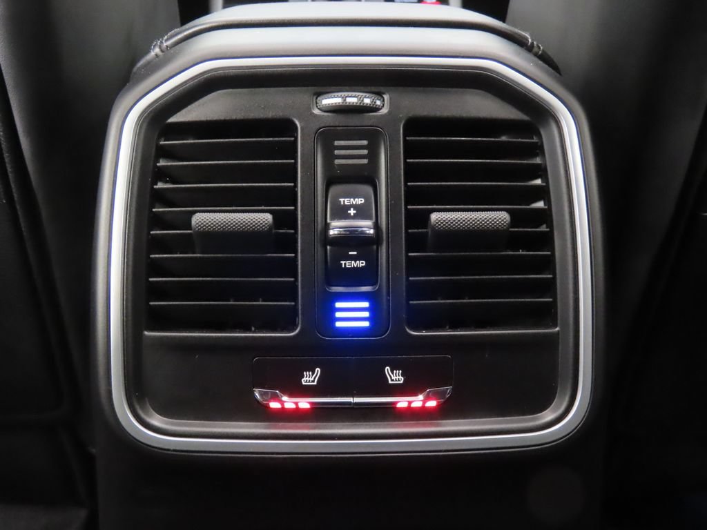 Certified 2026 Porsche Macan AWD/4WD image 33