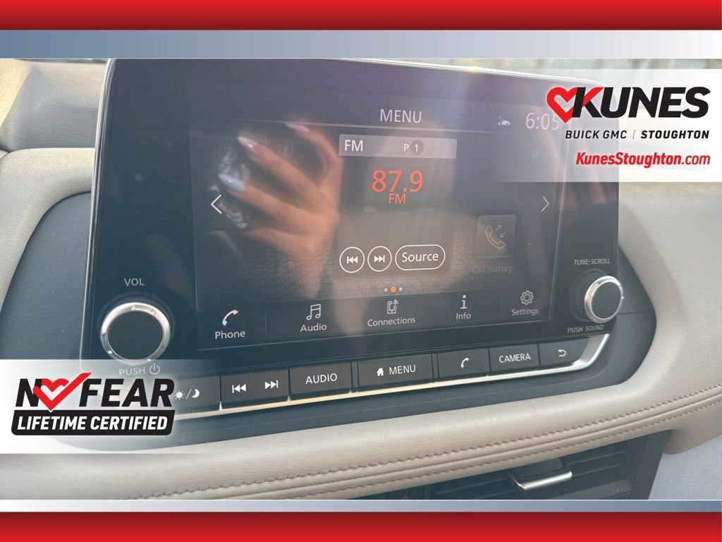 Used 2025 Nissan Rogue SV image 36