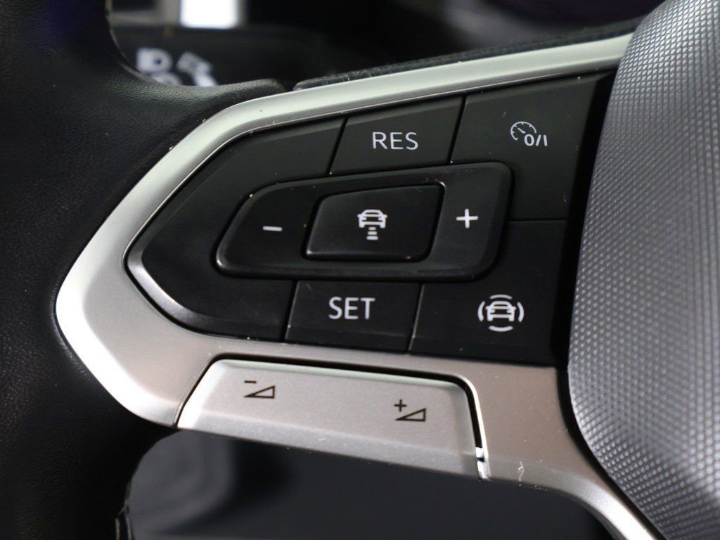 Used 2022 Volkswagen Atlas Cross Sport SE image 42