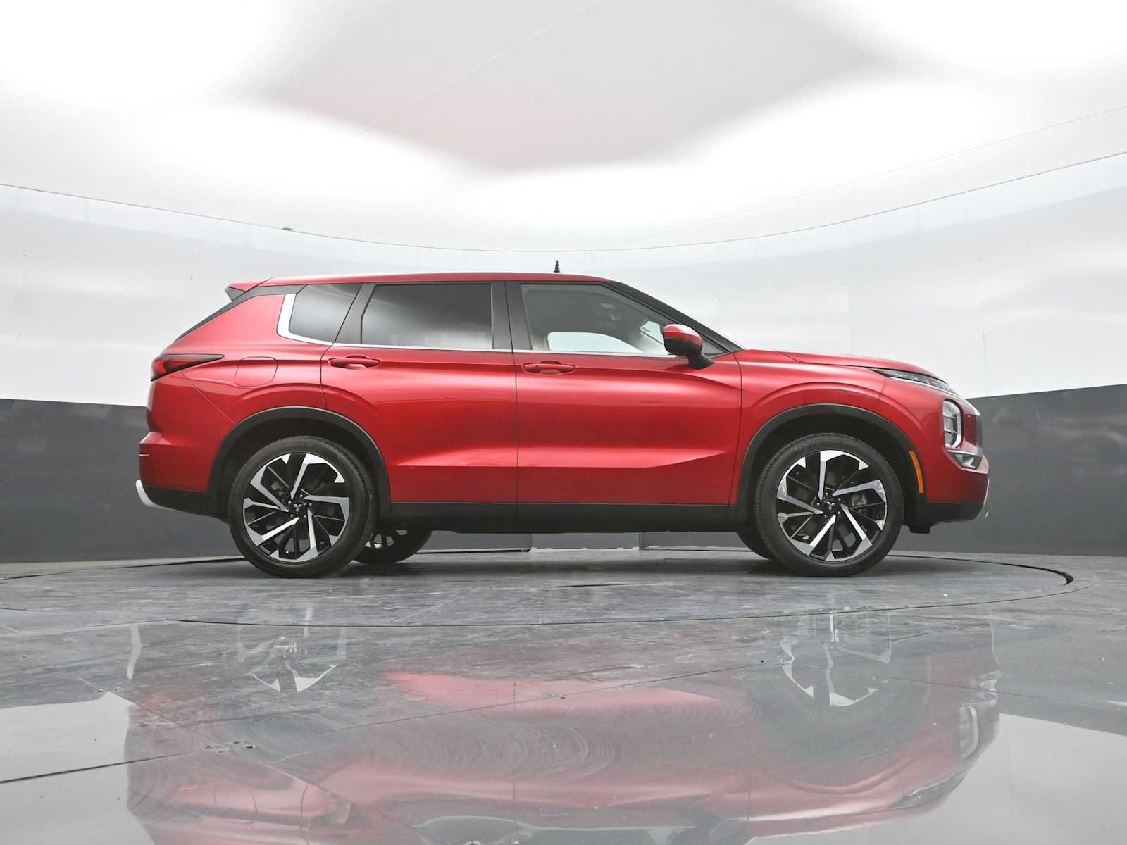 Used 2024 Mitsubishi Outlander SE AWD/4WD image 24