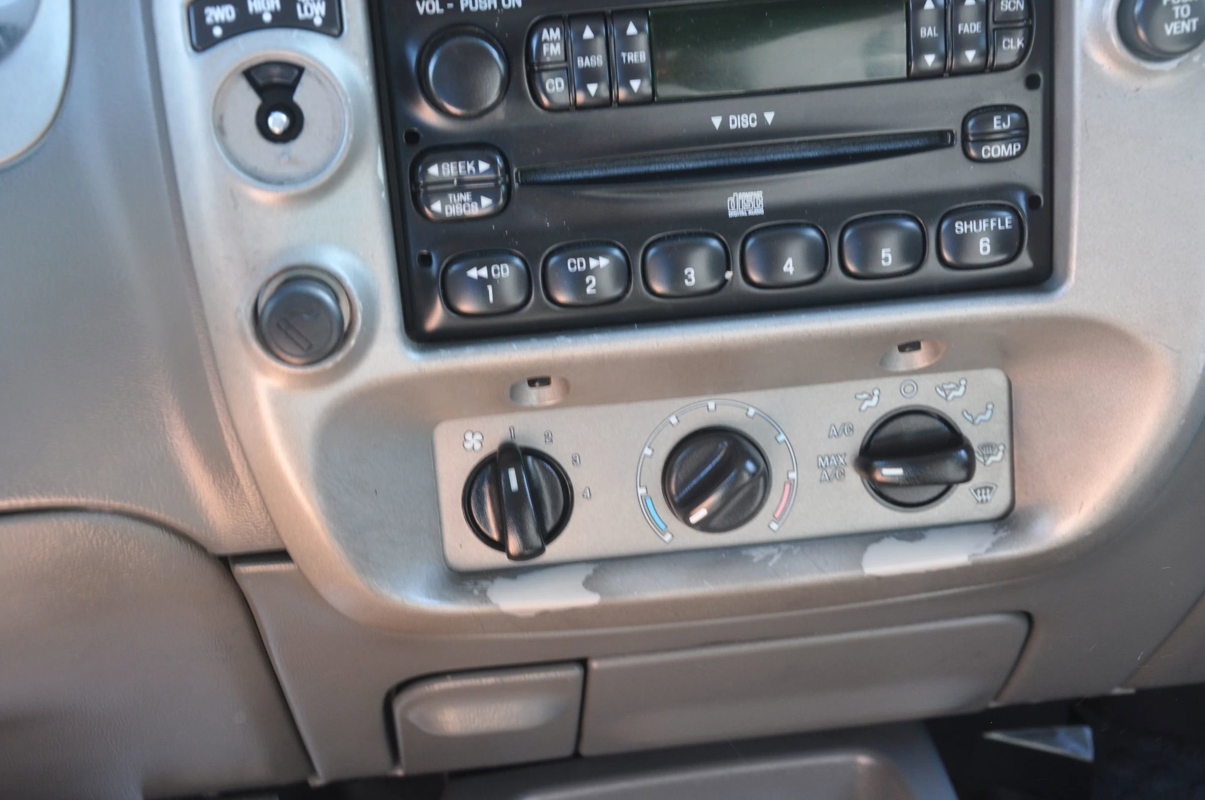 Used 2004 Ford Explorer Sport Trac XLT AWD/4WD image 39