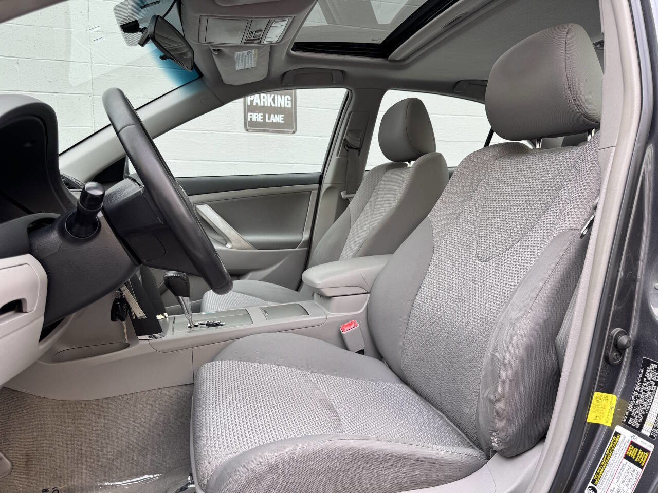 Used 2011 Toyota Camry SE w/ SE Extra-Value Pkg #1 FWD image 10