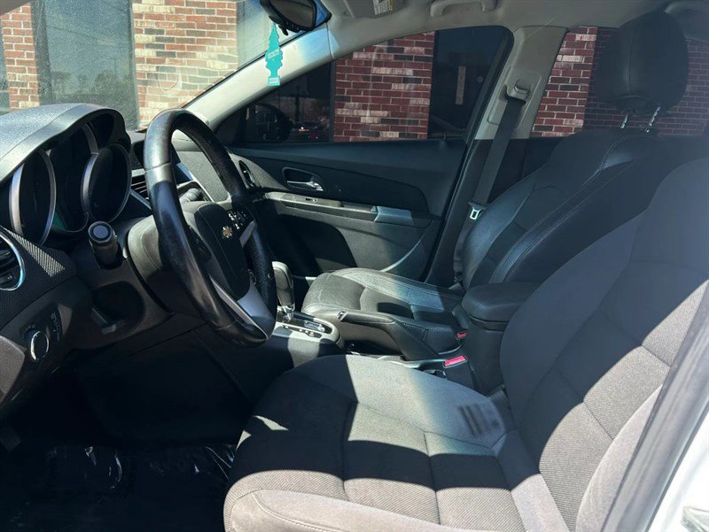 Used 2014 Chevrolet Cruze LT image 8