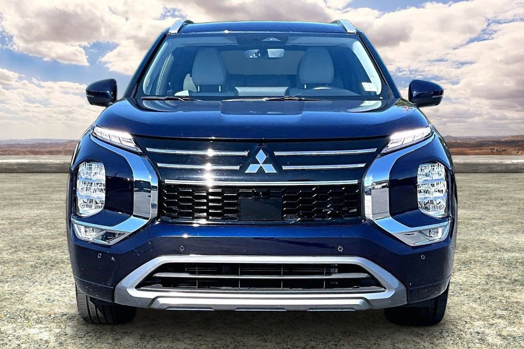 Used 2025 Mitsubishi Outlander SEL FWD image 2