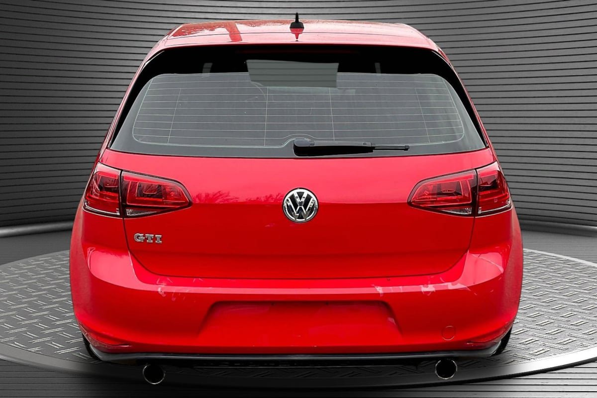 Used 2015 Volkswagen GTI S FWD image 5