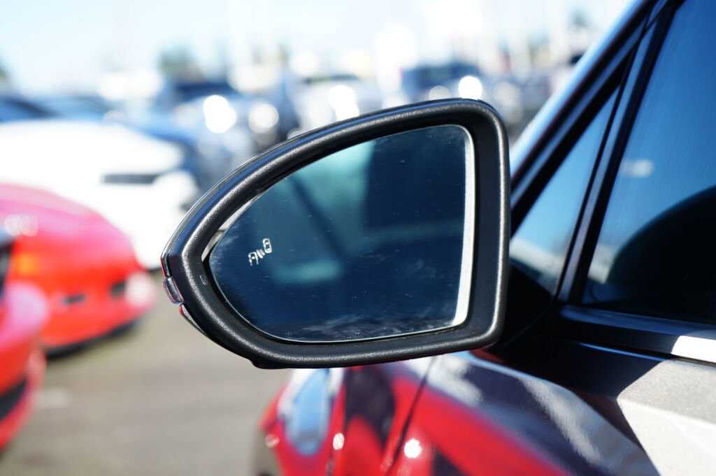 Used 2016 Volkswagen Golf R 4-Door image 13