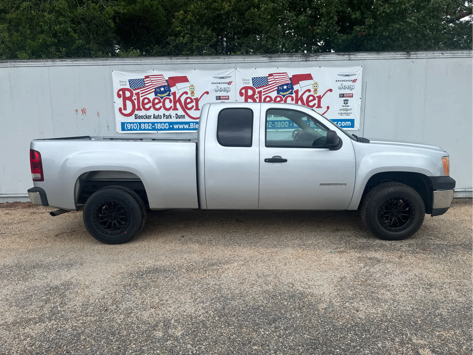 Used 2013 GMC Sierra 1500 W/T RWD image 2